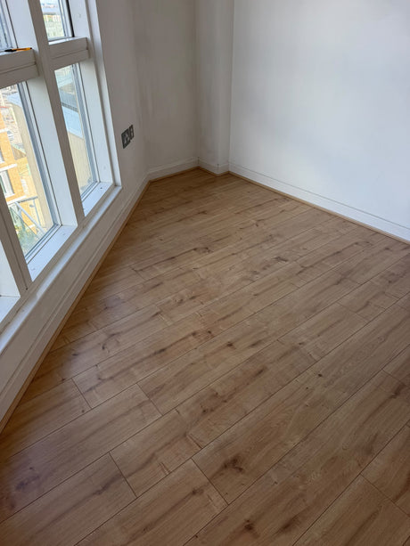 Amtico Spacia Click LVT installation in a Southwark flat by EXEN Flooring
